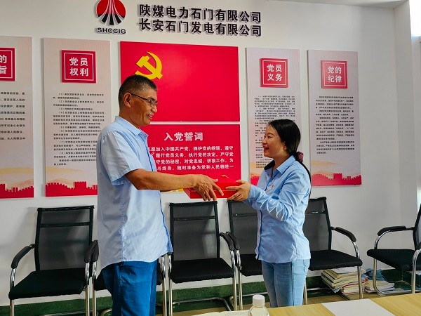 65A3878986401AA7EDBFC818F3E697C2AA35DD91C6F3019F0CCD24A455AAA367赠送礼物.jpg